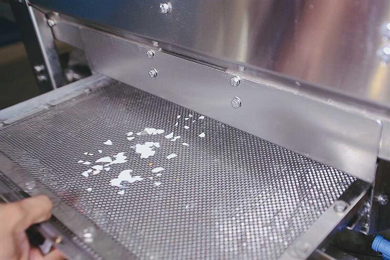 Products Double mesh screen for residue retention